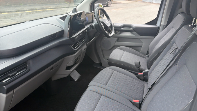 Ford Transit Custom 320 L1 Diesel Fwd 2.0 EcoBlue 170ps H1 Double Cab Van Limited Auto - Image 13